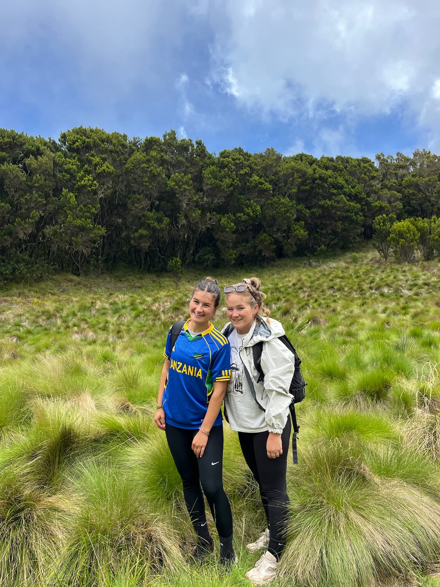 Reizigers tijdens de eendaagse hike op de Mount Kilimanjaro