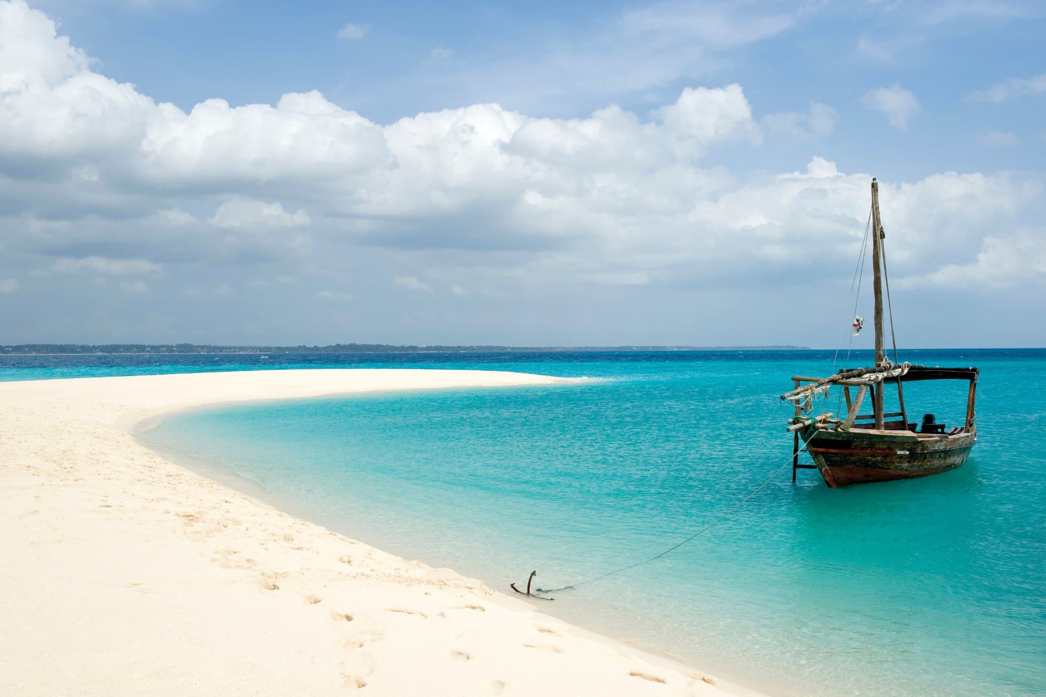 Zanzibar eiland met een boot voor de kust