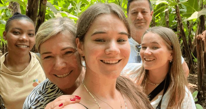 Fietstour Tanzania bananenplantage selfie
