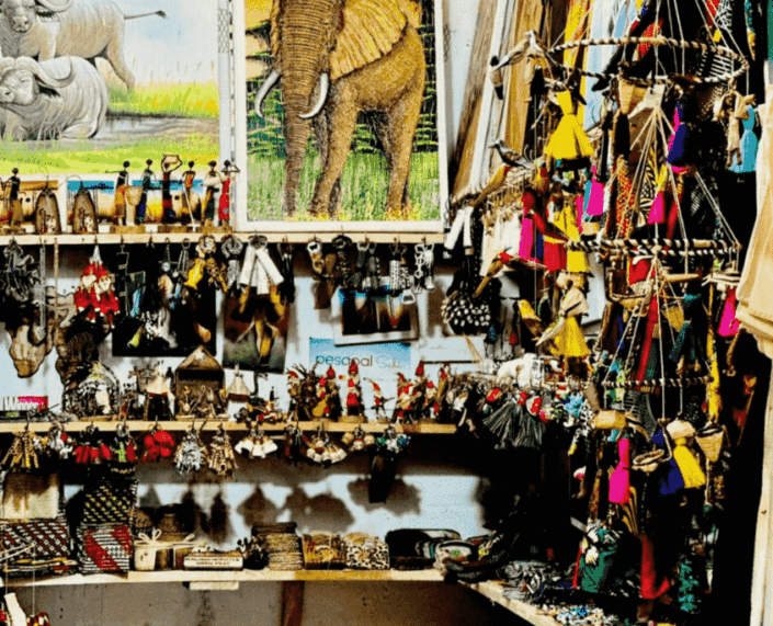 Souvenirs bij Maasai markt